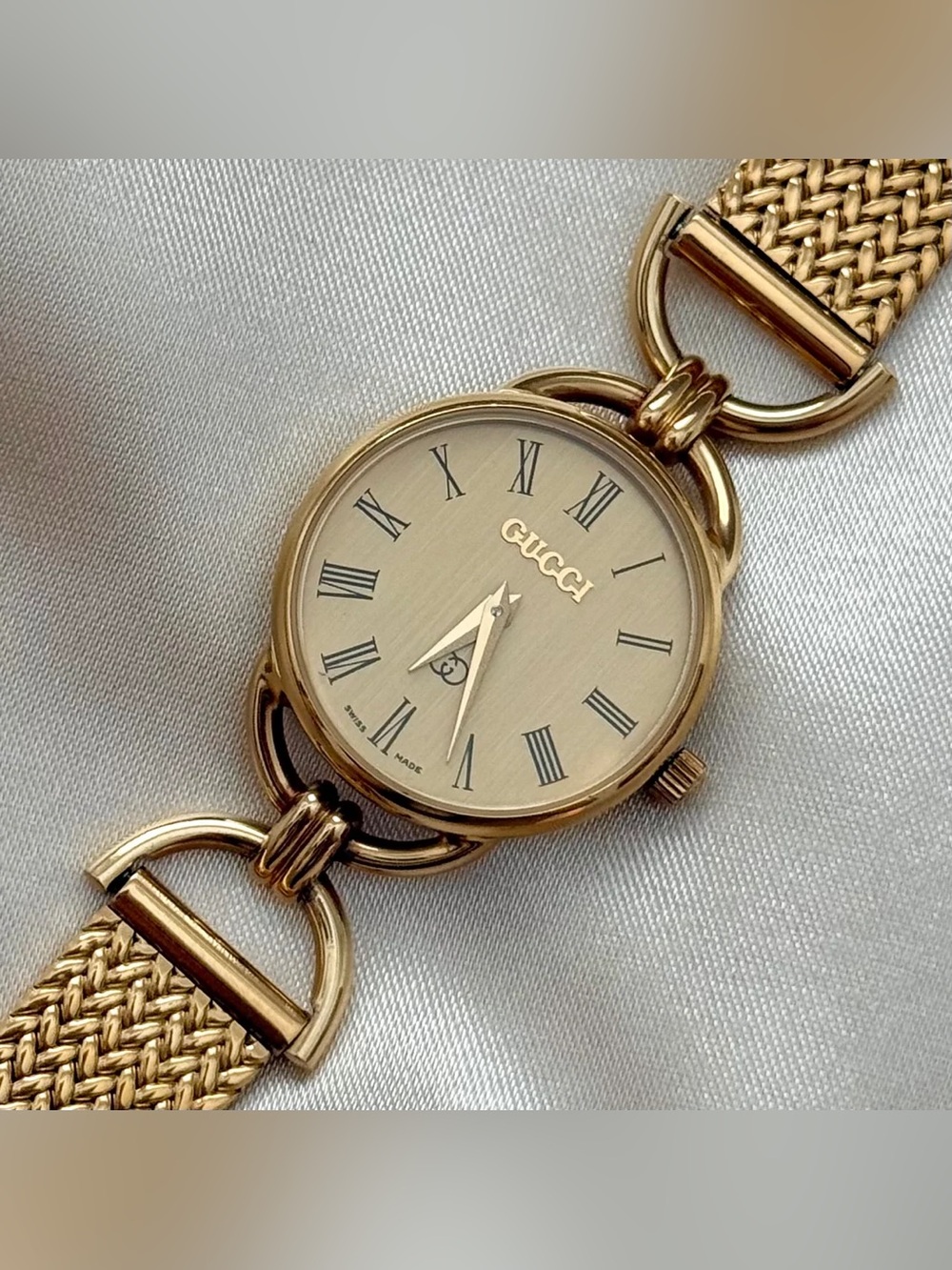 AUTHENTIC VINTAGE GUCCI GOLD WATCH - Picture 4 of 7